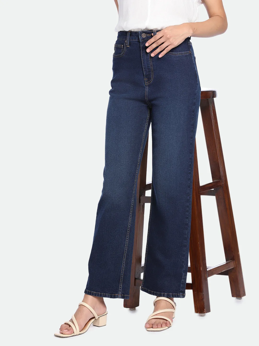 DL Woman Straight Fit High-Rise Light Fade Stretchable Jeans