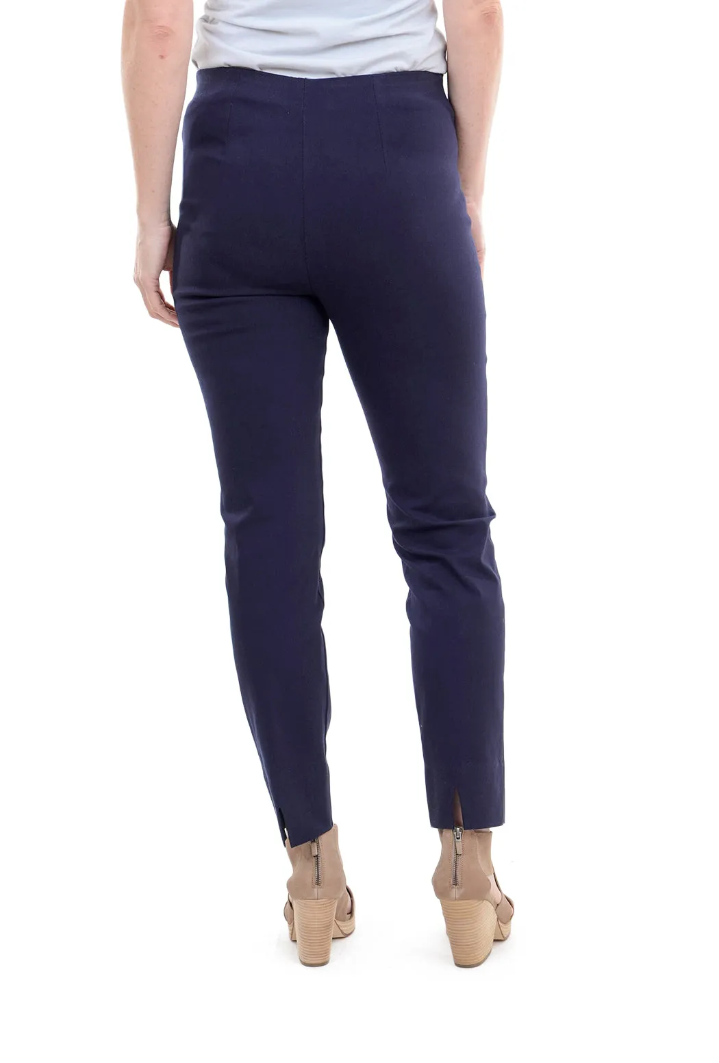 Milo Pant, Navy