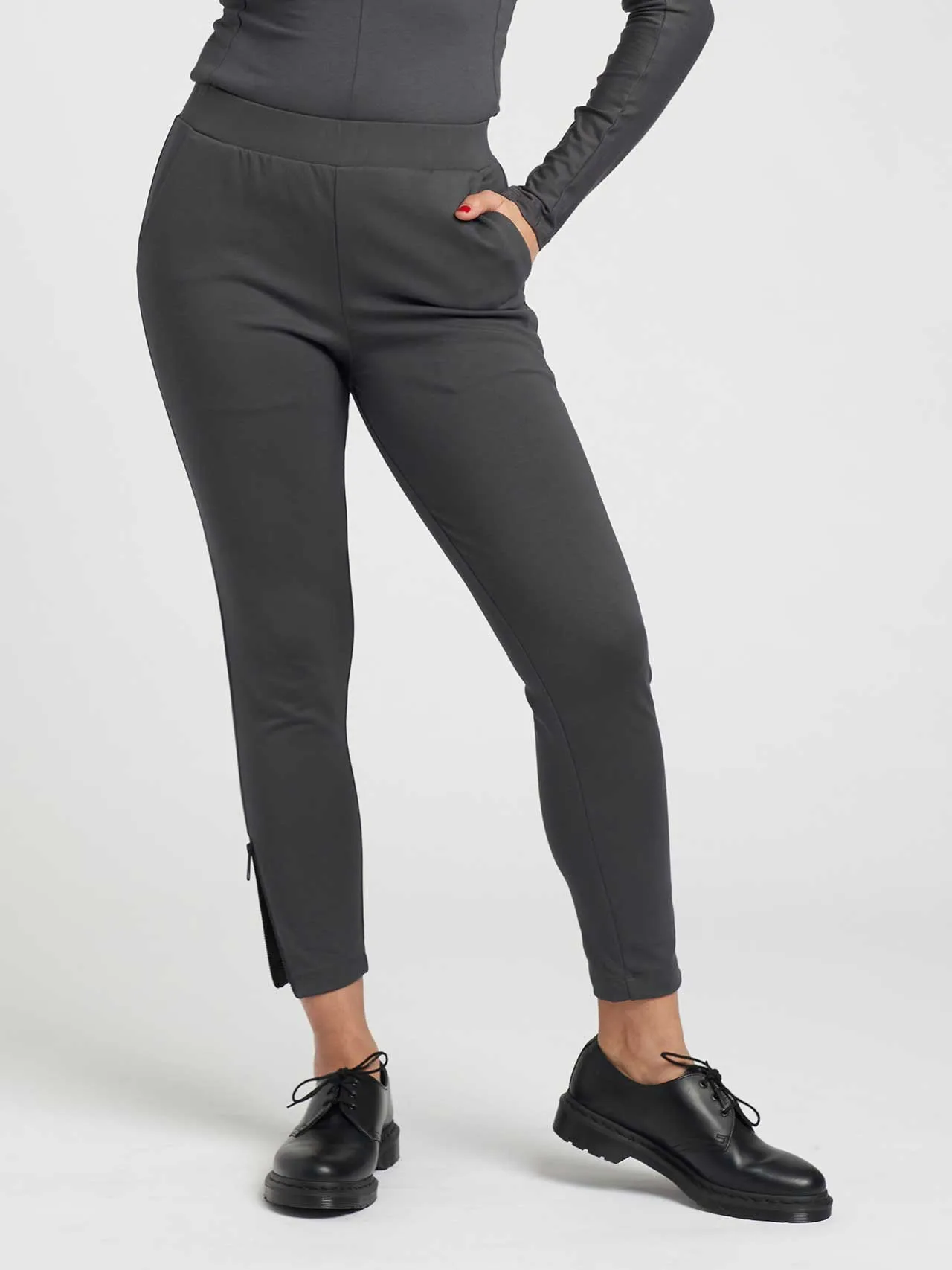 Moro Pocket Signature Ponte Pants - Black Sand